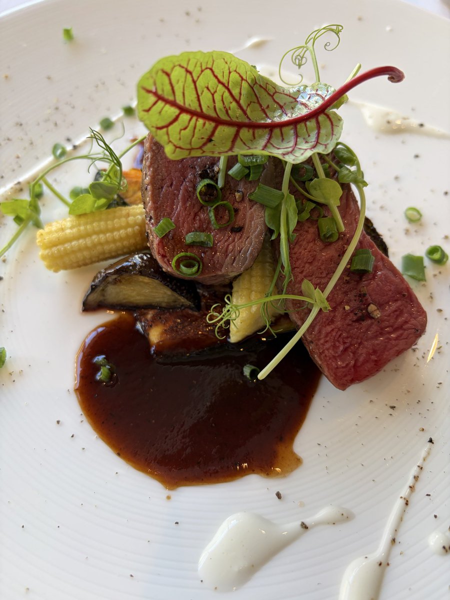 BE_KOBEe's tweet photo. デザートのチーズケーキがブルーチーズの味がして、ここでしか食べれない(他の料理もだけど)味で良かったです😍 https://t.co/0vpfAMyms1