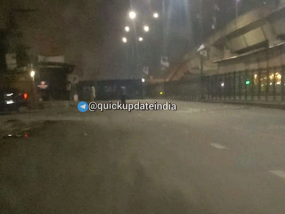 SilentFrameM's tweet photo. Peshawar’s Red Zone Sealed Off — Chief Minister’s House and the Khyber Pakhtunkhwa Assembly have been completely cordoned off with containers, blocking all routes.
Situation in Peshawar is reportedly highly tense following the imposition of Governor’s Rule.
#Peahawar #Protest https://t.co/EanmmOpKVv
