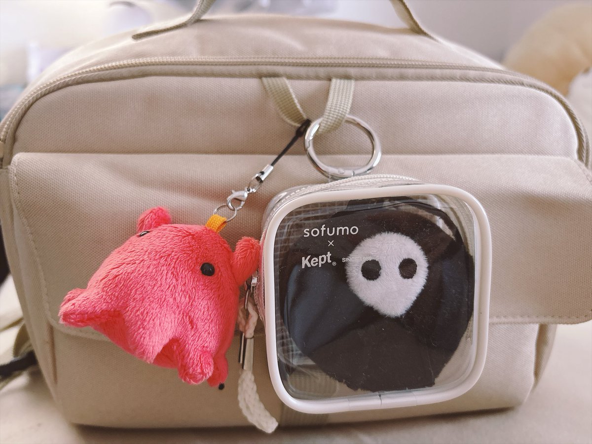 banri_ca's tweet photo. 目印でカメラバッグに使徒付けときます👜 https://t.co/5YBPeOhYP8