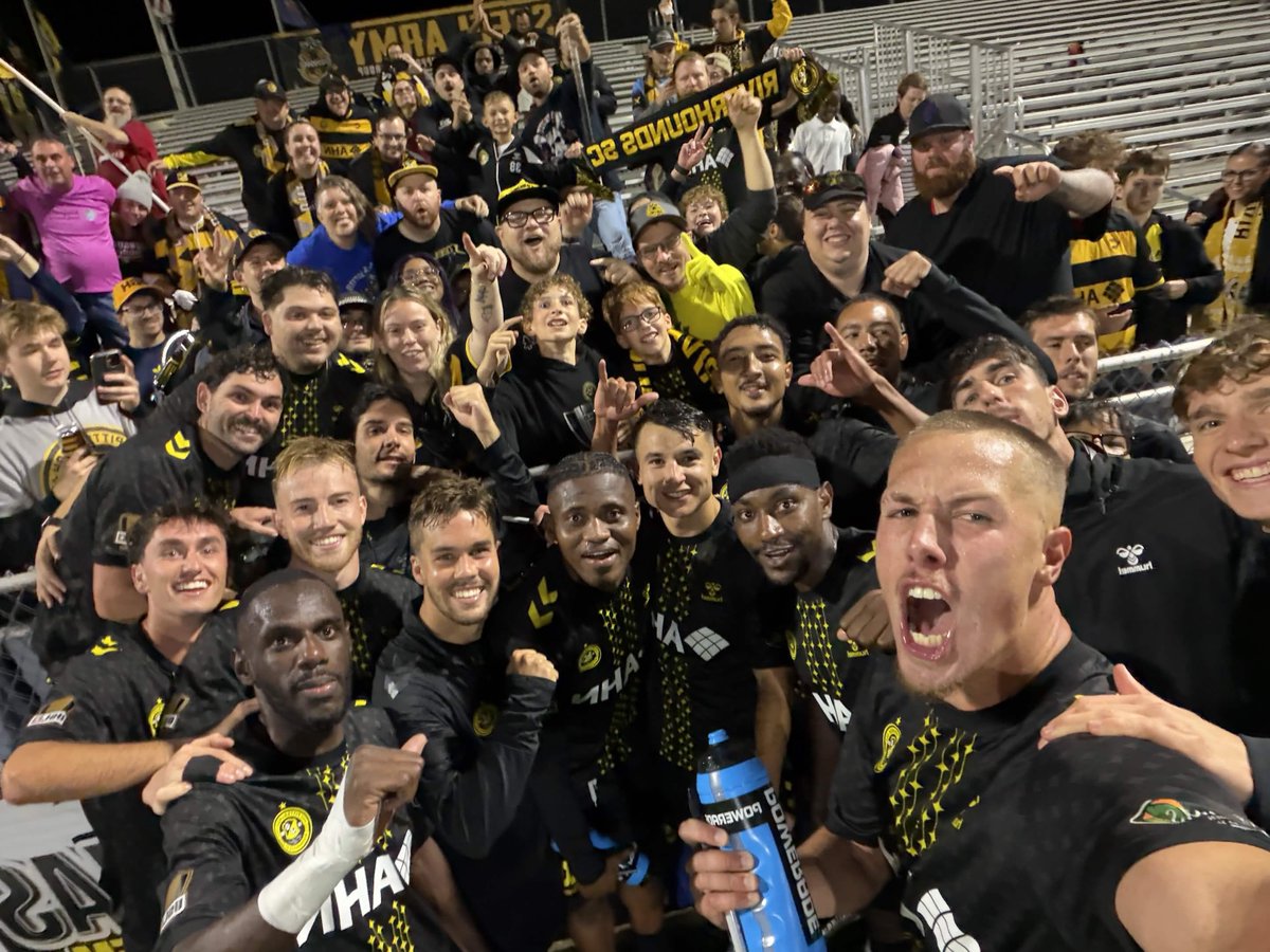 SteelArmy's tweet photo. Your 'six pointer Victory Selfie' featuring all of your favorite dudes:

#UNLEASH https://t.co/SAG5M7iZRy