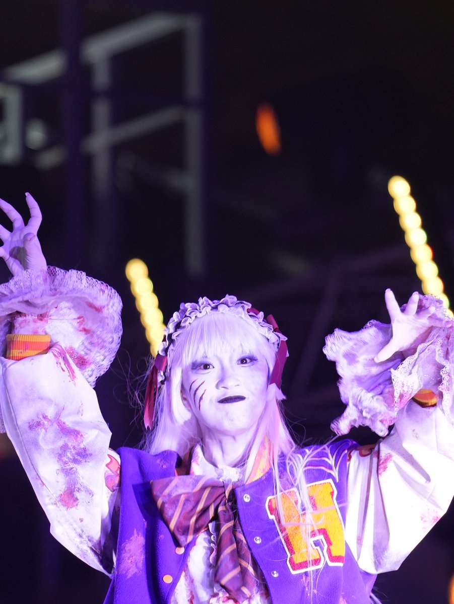 smaphoto_usj's tweet photo. ＼ハロウィーン・ホラー・ナイト・アカデミー ～絶叫の15年～／

学園のアイドル 白ゾンちゃん
クールビューティな表情が多い気がしますが、笑顔もステキです✨️

#USJファン #ホラーナイト #ホラナイ #アカデミー #白ゾンビ https://t.co/84WwUI2jKn