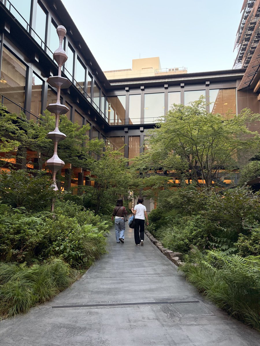 BE_KOBEe's tweet photo. １枚目はお店が色々入っててなんかオシャレなところでした。 https://t.co/hgVZkIOywe