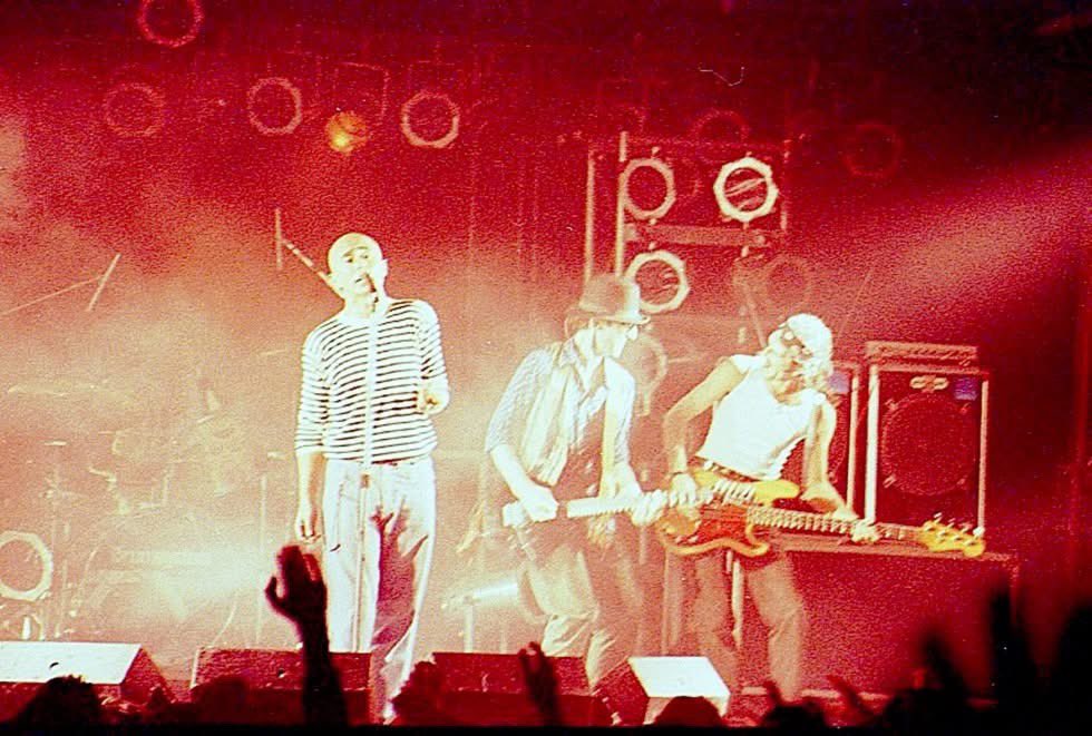 Mat1g0nza's tweet photo. Patricio Rey y sus Redonditos de Ricota no va a morir nunca

La banda más grande de la historia del rock argentino https://t.co/oOc95lFccC