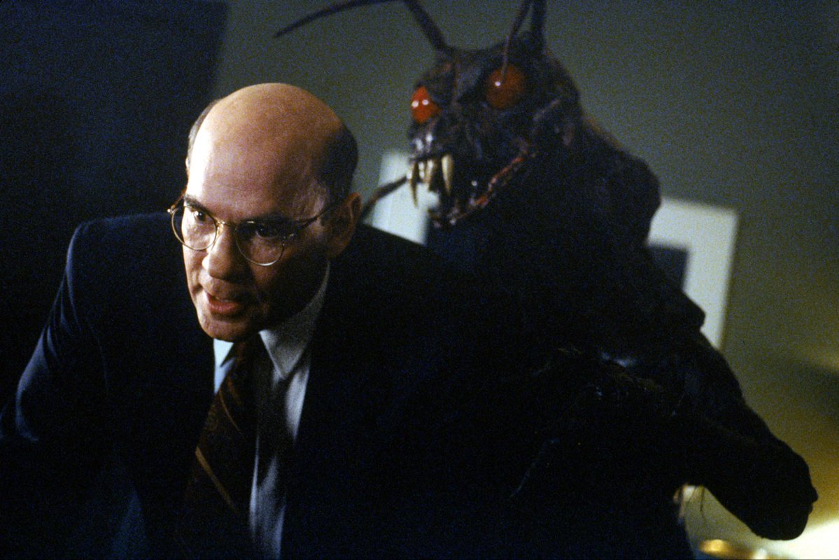 MulderFoxyX's tweet photo. Skinner watch your back!!! #TheXFiles https://t.co/YQw1cAxWYQ