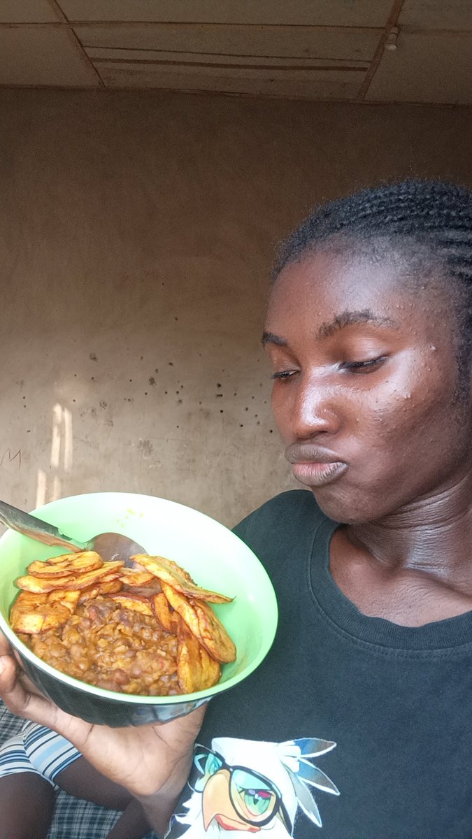 crypogirl924's tweet photo. I wan go sleep back ooooo. If them give you food for dream no chop am oooo🧏🧏

I go chop am sha if turkey dey there🌚🌚. E don tey wey I chop am last😂🥹 https://t.co/pp4mjIipg1