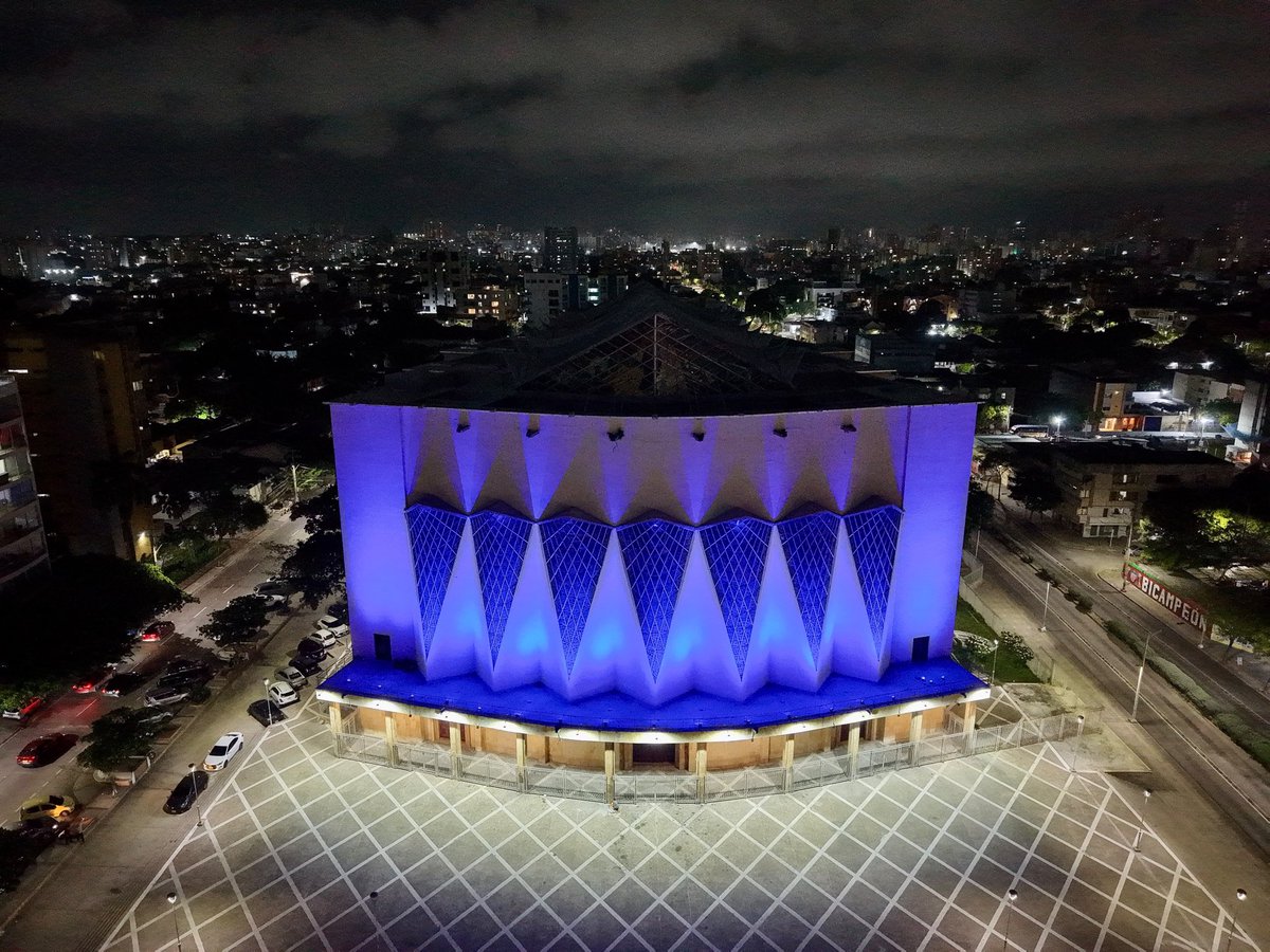 alcaldiabquilla's tweet photo. Barranquilla se ilumina para recordar que la salud mental importa.

Nuestra Catedral Metropolitana y la Intendencia Fluvial se visten de colores alusivos al Día Mundial de la Salud Mental, promoviendo la conciencia, la empatía y el bienestar emocional de nuestros barranquilleros. https://t.co/Um2EyZpDfN
