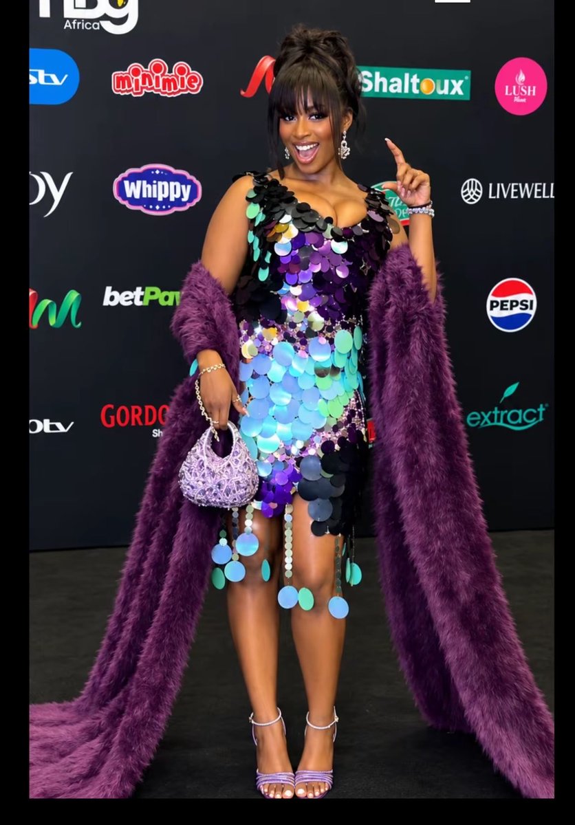 glambae922's tweet photo. Piken fine scatter 👌👌
Temi Temi ❤️❤️❤️🥳
#BBNaija 
#teminkem https://t.co/mgMGNzHowA