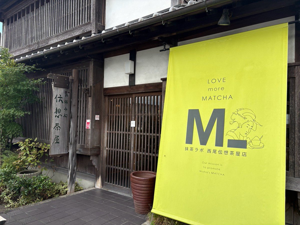 hitode8027's tweet photo. 店内雰囲気と抹茶フラッペ最高すぎた🫶
木目調のカフェは天気いいとほんとに映える https://t.co/nkgjWuNpkj