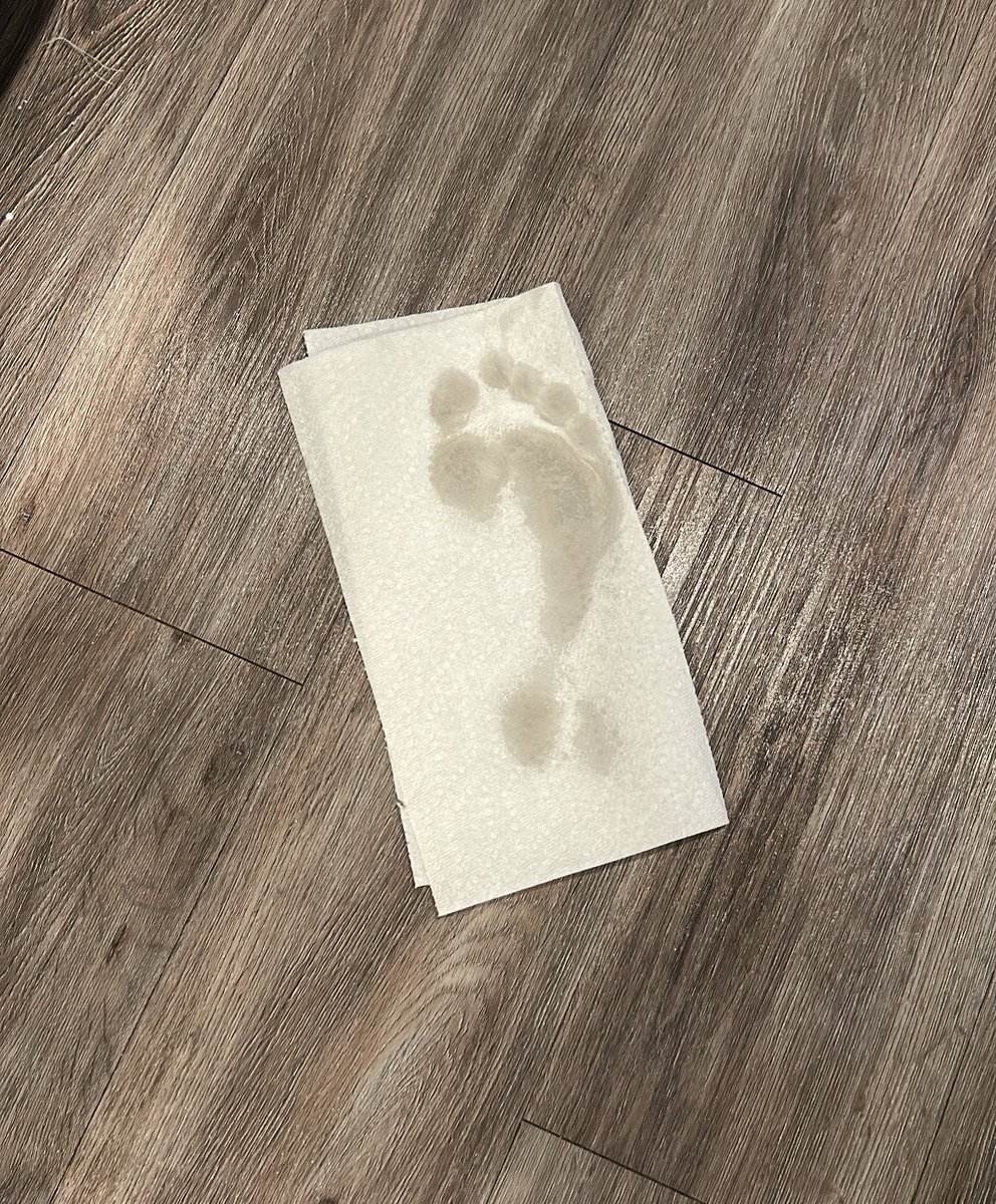 PrincessxMayari's tweet photo. Not even my feet. Just a dirty footprint. That’s all it takes to make your simp brains turn to mush. 😂😵‍💫 https://t.co/BPKJrLqktp