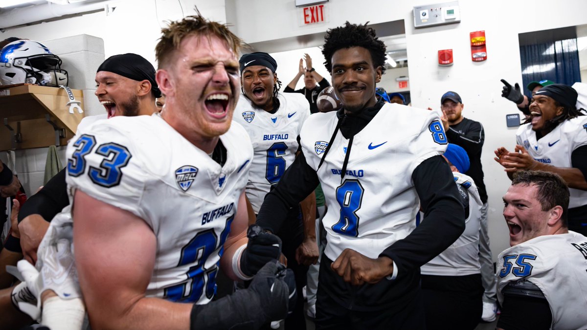 UBuffaloFB's tweet photo. ๐๐๐ซ๐ง๐๐ ๐ญ๐จ๐ ๐๐ญ๐ก๐๐ซ
#UBhornsUP๐คl #BullMarket๐ https://t.co/kHcNsIOazb