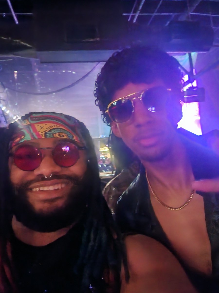 Eillat's tweet photo. WHERE Y'ALL AT!? #EEZYBALL https://t.co/iE4e4ZS9gW