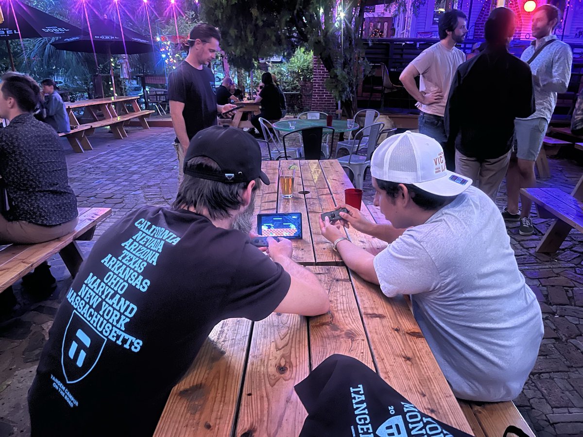 officialtec_hq's tweet photo. Networking with some amazing people from @AvaxTeam1 @ATXDAO @DefiAustin ❤️🇺🇸 https://t.co/uaDDq5Nfej