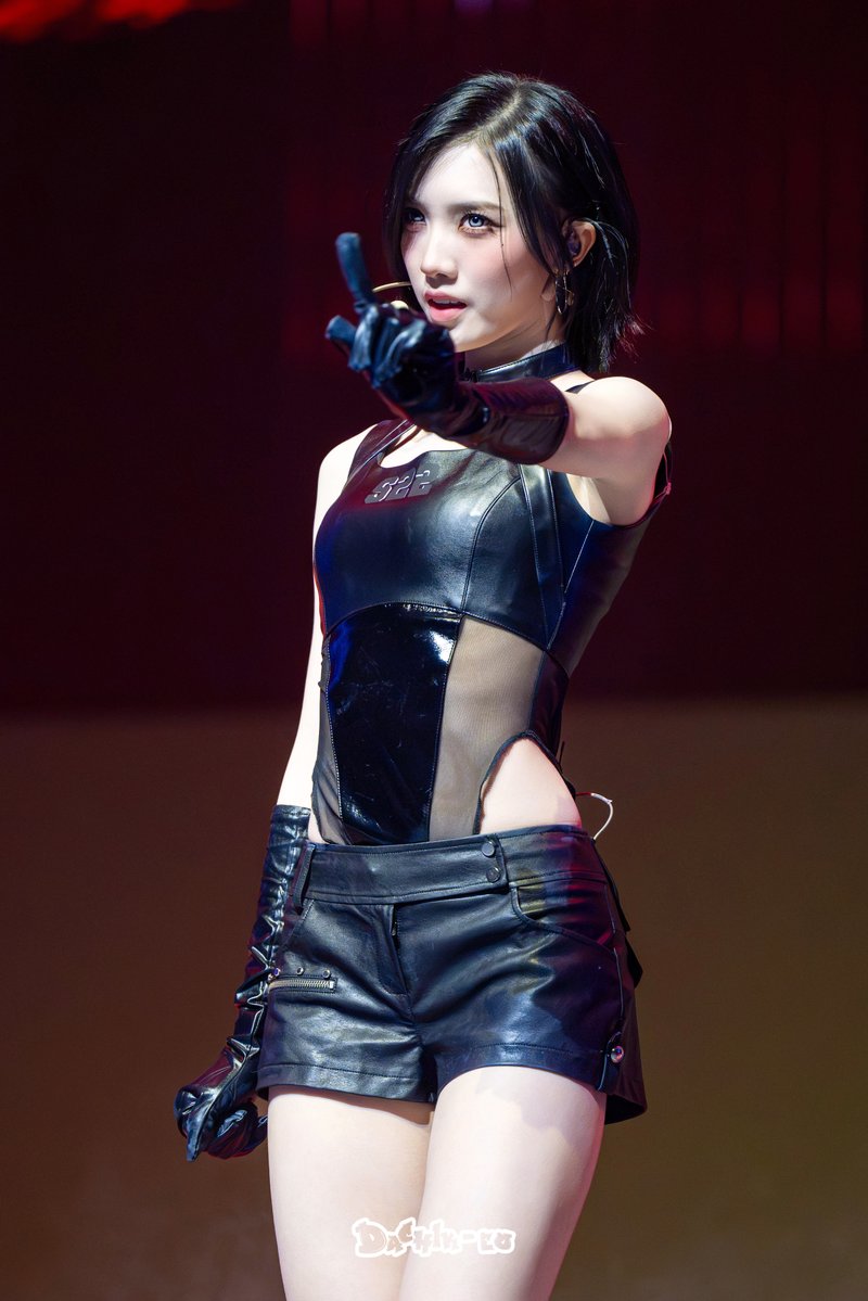 dachik_eo's tweet photo. 261010 tripleS (트리플에스) World Tour < ANDLESS > in Seoul - 장충체육관        
#tripleS #Sullin #설린 https://t.co/sWJApGJ9gA