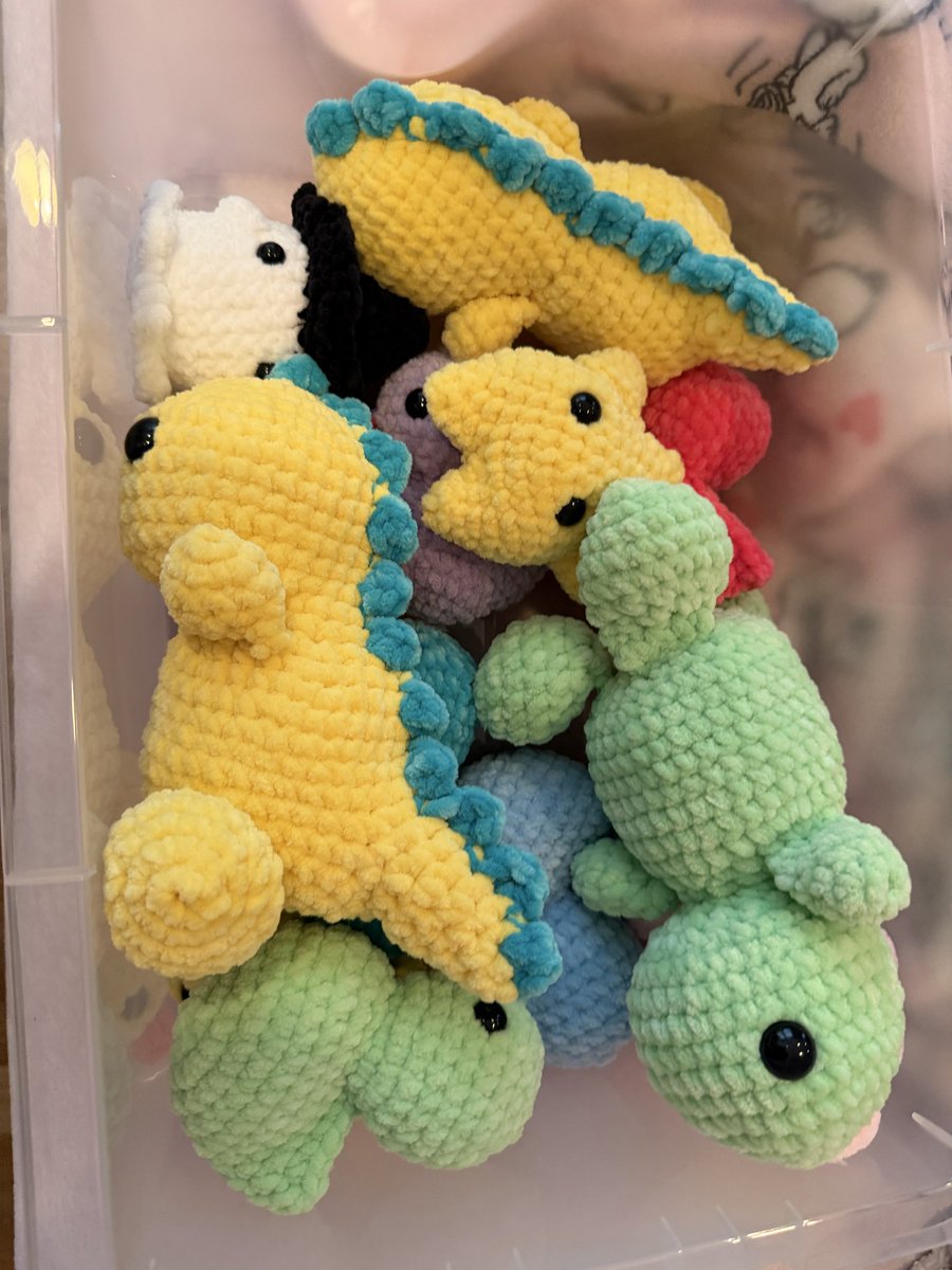 hagling_'s tweet photo. my mind has gotten quieter since using my idle time to crochet. now i just have a bunch of random bullshit, though. https://t.co/6CySWZJwRi