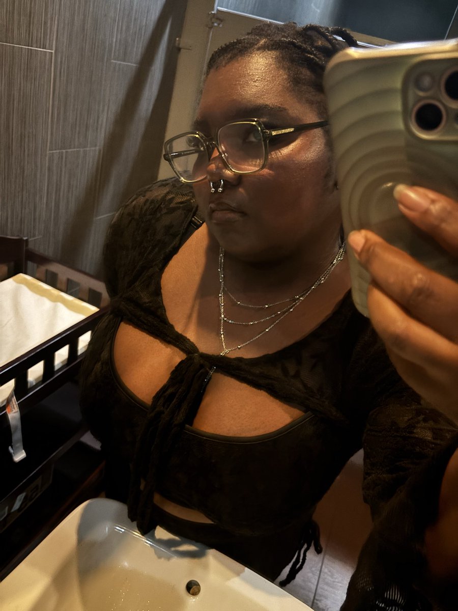 Pluto72_72's tweet photo. Puppy’s elusive mirror selfies! https://t.co/wZ9SWeBDld