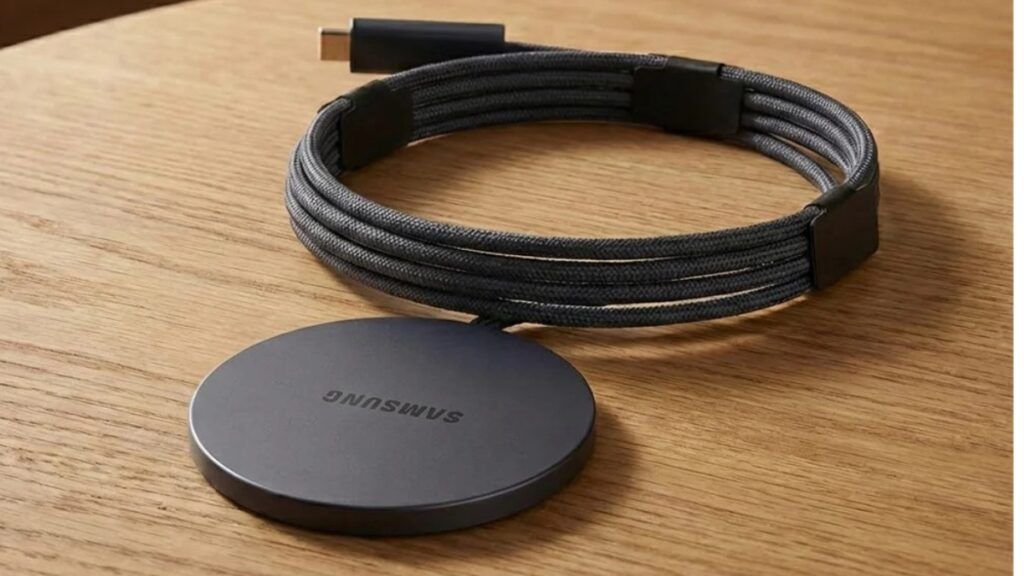 sammygurus's tweet photo. Samsung's Magnet Wireless Charger Duo has appeared in FCC documents.

- Model number EP-N2520, FCC ID A3LEPN2520
- Phone alone: 5W, 7.5W, 15W or 25W
- Watch alone: 2W or 5W
- Both at once: up to 20W phone, 5W watch
- Filing granted September 23, 2026
- Label drawing carries a Qi2 25W mark

Price and release date are still unknown. More on the filing on our site.