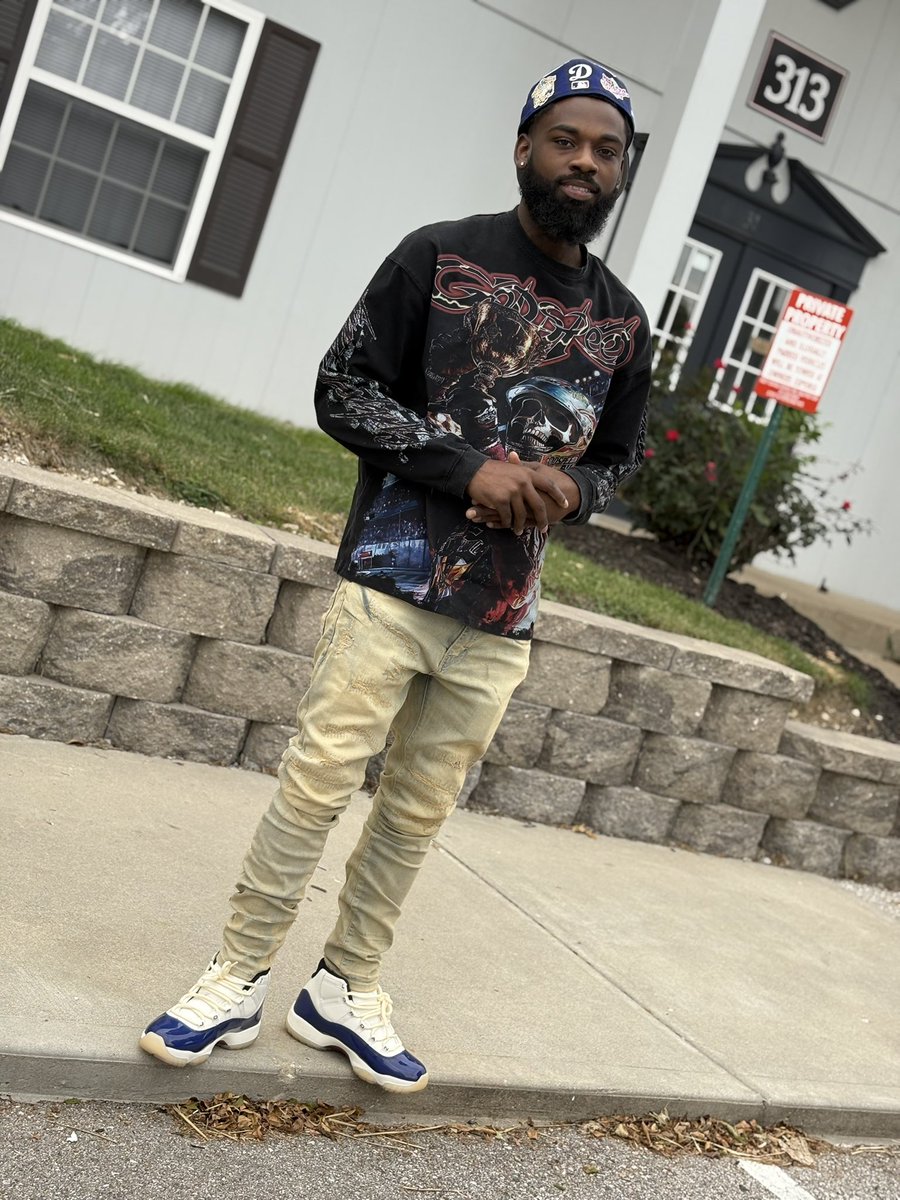 D_loading4's tweet photo. I don’t need no bandaid 🩹 im not cut like them 🥷🏾🥀 https://t.co/o02MfPbmf8