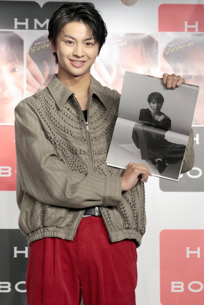 oricon's tweet photo. 藤本洸大ファースト写真集
『ジンジャーハイ』

すべてを“出し切る”「引き出しは空っぽ」
人生初の金髪姿も披露✨

📝祖父母の家での撮影エピソードも
https://t.co/jS54bVWpKP https://t.co/PzOxPczOu1