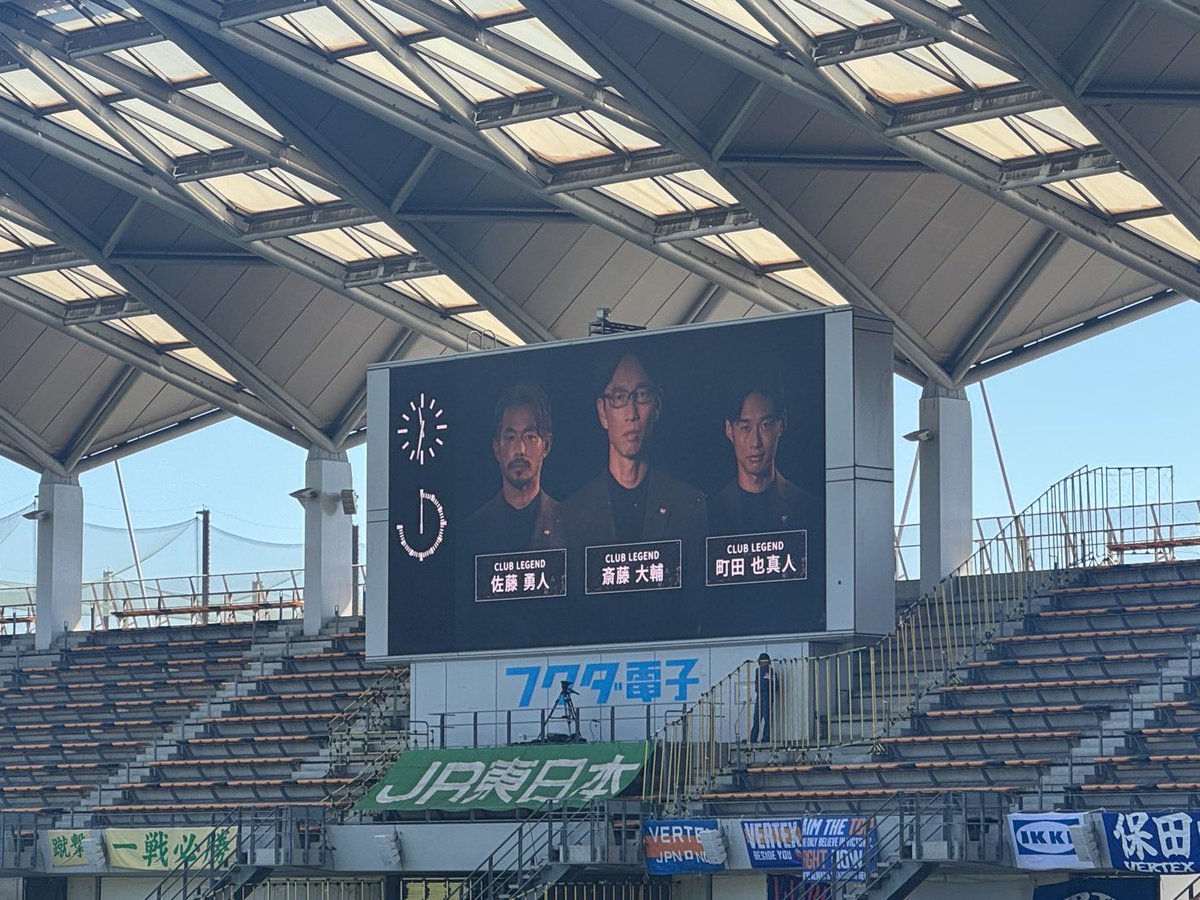 jef_united's tweet photo. 本日の長崎戦より大型ビジョンで放映している２０２６／２７Ｊリーグパートナー紹介にクラブOBの斎藤大輔氏、佐藤勇人CUO、町田也真人氏が出演し、各パートナー企業を紹介しております📹

キックオフ約25分前とハーフタイム終盤に放映いたしますので、フクアリにご来場の方はぜひご覧ください👀

#jefunited