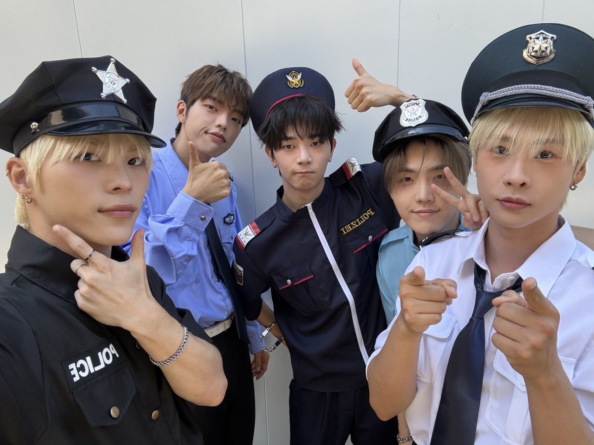 CMDM_JAPAN's tweet photo. #CMDM Live in Japan 2026 -Beyond Nostalgia-

🚨CMDM警察👮‍♂️👮‍♂️👮‍♂️👮‍♂️👮‍♂️出勤🚨
取り調べするので、ちょっと署（会場）までご同行願えます😗？

🗓️10/11(日)12:30～
📍MY LIVE
🎫当日券若干数あり
https://t.co/xqP21PnRKy

💚初回観覧無料+2ショットチェキ撮影プレゼント

#シーエムディーエム #新大久保 https://t.co/uDixRUy1bq