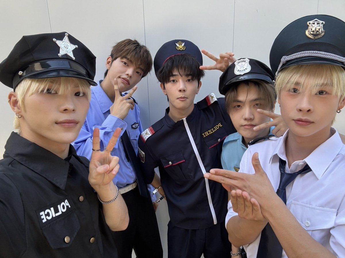 CMDM_JAPAN's tweet photo. #CMDM Live in Japan 2026 -Beyond Nostalgia-

🚨CMDM警察👮‍♂️👮‍♂️👮‍♂️👮‍♂️👮‍♂️出勤🚨
取り調べするので、ちょっと署（会場）までご同行願えます😗？

🗓️10/11(日)12:30～
📍MY LIVE
🎫当日券若干数あり
https://t.co/xqP21PnRKy

💚初回観覧無料+2ショットチェキ撮影プレゼント

#シーエムディーエム #新大久保 https://t.co/uDixRUy1bq