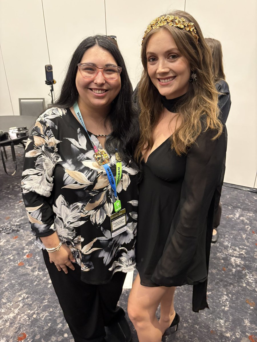 srsoto26's tweet photo. It’s the season of the witch 🧹

Loved getting to speak with the #AHS13 cast and costume designers at #NYCC! @praisethelourd and @GabbySidibe shared some especially meaningful stories with me about the beauty of conventions. https://t.co/0irL7Yk8wS