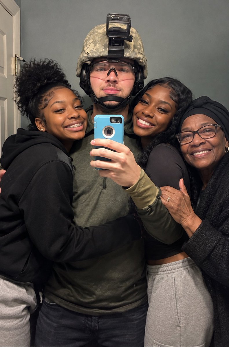 M17ixir's tweet photo. #family #buffalo #payton https://t.co/Ti1FMCU7FI