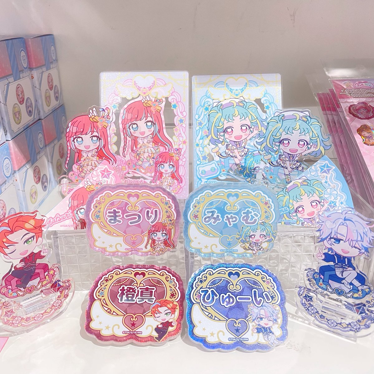 prismstone_ts's tweet photo. 🩷📢グッズ情報📢🩵

✨️🪽ワッチャプリマジ！
                                きゃらっぴん🪽✨️
              
プリマジスタ、マナマナ総勢13名の新規描き起こしによる素敵なグッズが多数ラインナップ👑💕

✨🪽大好評発売中🪽✨

✨🪽発売記念フェア開催🪽✨️
期間中、きゃらっぴん関連商品をご購入2,000円ごとに
『きゃらっぴん オリジナルカード（全13種類）』
を1️⃣枚プレゼント🎁❕✨

当店では 陽比野まつりちゃん、みゃむちゃんのパネルを展示中💖✨️ ぜひ店頭でチェックしてください👀🎀
皆様のご来店お待ちしております‼️✨️

#ワッチャプリマジ
#きゃらっぴん 
#アイプリショップ