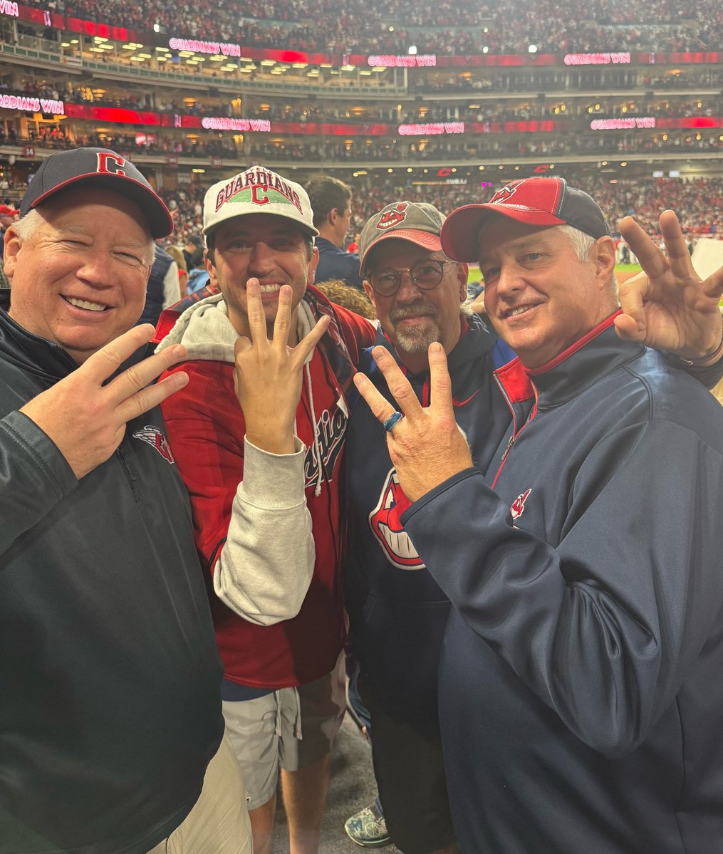 OhioTate's tweet photo. When there was no hope in sight for Cleveland…

The Chicago 4 showed up https://t.co/1Y7ZRx4qc5