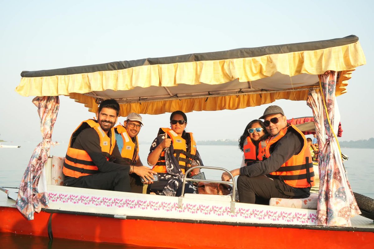 tourismdeptmp's tweet photo. #MPTM2026 : डेलिगेट्स ने अनुभव की प्रदेश की प्राकृतिक सुंदरता, ऐतिहासिक विरासत और रोमांचक पर्यटन गतिविधियां

➡️हेरिटेज वॉक से लेकर शिकारा बोट राइड और हेलीकॉप्टर जॉय राइड से खास बनी डेलिगेट्स की सुबह

RM: https://t.co/mhGTRthwD2

#IncredibleMP #JansamparkMP https://t.co/CDU7gpmGHG