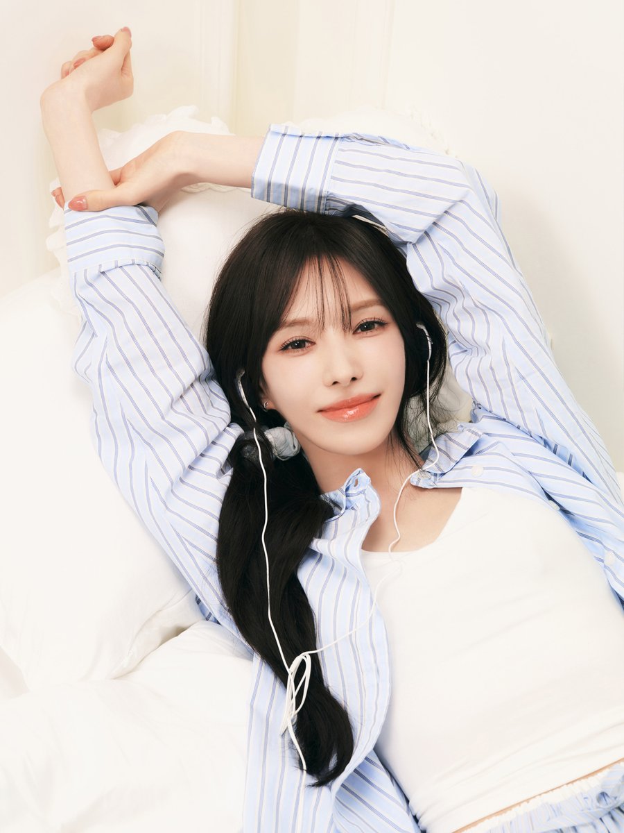 RVsmtown's tweet photo. 2027 Red Velvet SEASON’S GREETINGS

COMING SOON

#2027SEASONSGREETINGS #RedVelvet https://t.co/DCjPAH6Y3y