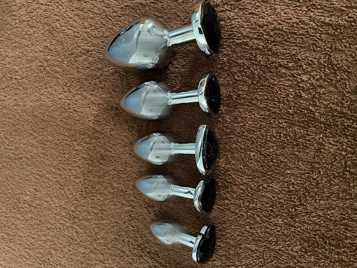 _hiddenhiro_'s tweet photo. 【初めて買ったアナルグッズ】🤣

自分のアナル拡張の原点は、この金属製プラグ5個セット！

最初は一番小さいサイズからスタート。

今振り返ると、ずいぶん懐かしい。

みんなが最初に買ったグッズは何だった？

#アナル拡張 https://t.co/mciREBAUiR