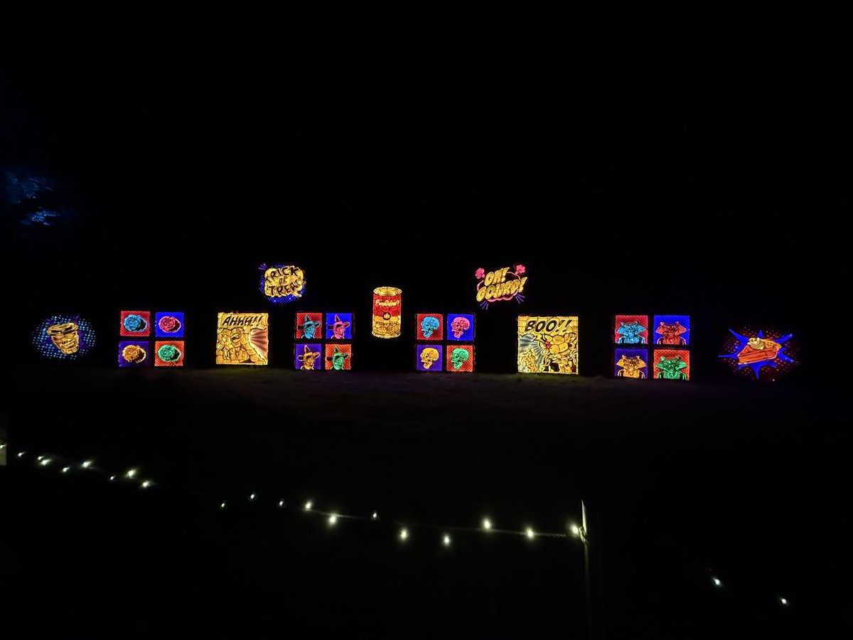 lyzamaryem's tweet photo. Encore une fois le pumpkinferno est un endroit tellement magnifique! Je recommande vivement cette belle sortie! 
On y retourne cette hiver pour le village en lumières !
@UpperCanadaVill https://t.co/Q4NFVaHGW7