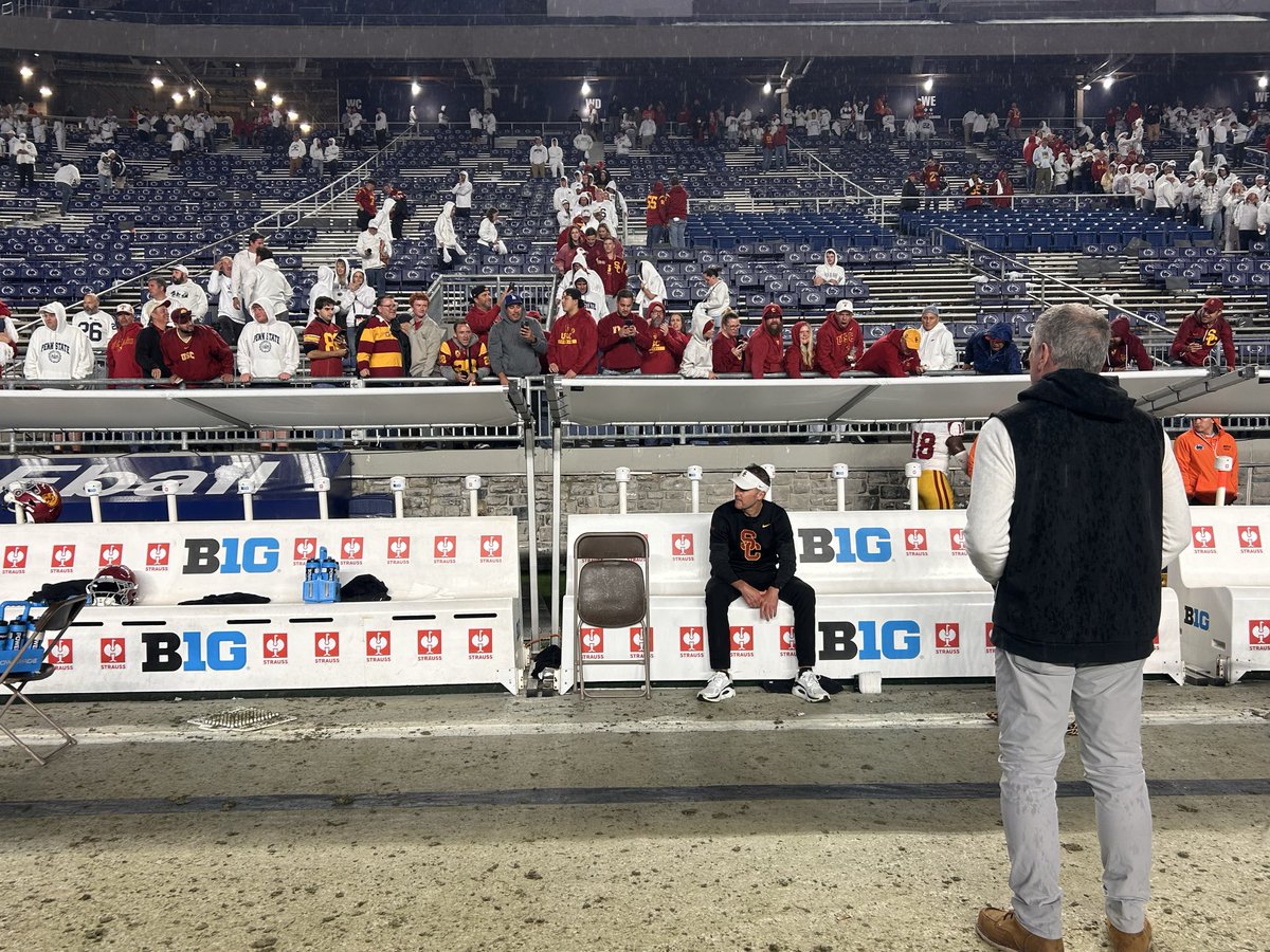 ChrisNTrevino's tweet photo. Lincoln Riley taking it all in #USC https://t.co/oPtMt5jv4M