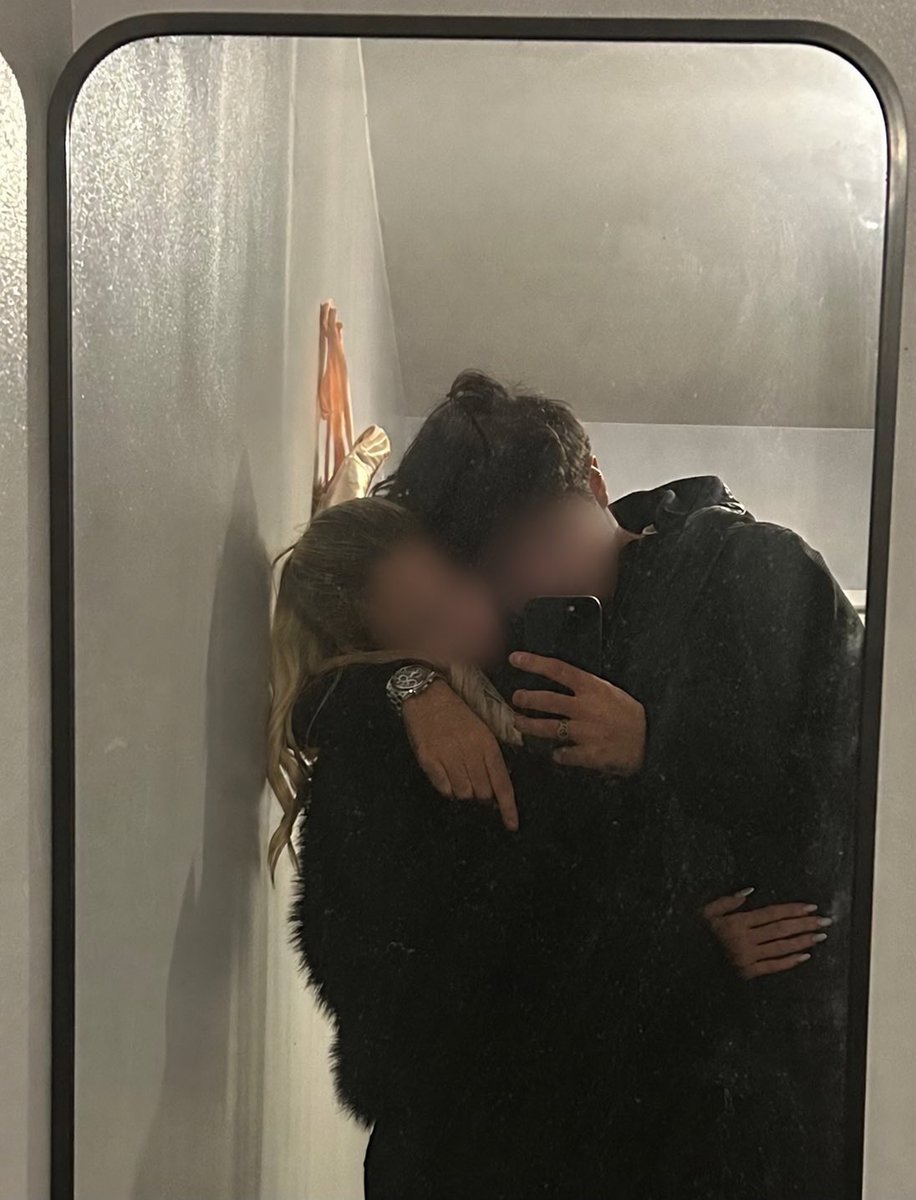 MasterMY04's tweet photo. Late evening, we want money on throne when we wake up
#cuck #slave #moneyslave #domination #master #mistresse https://t.co/r60CdLrWFr