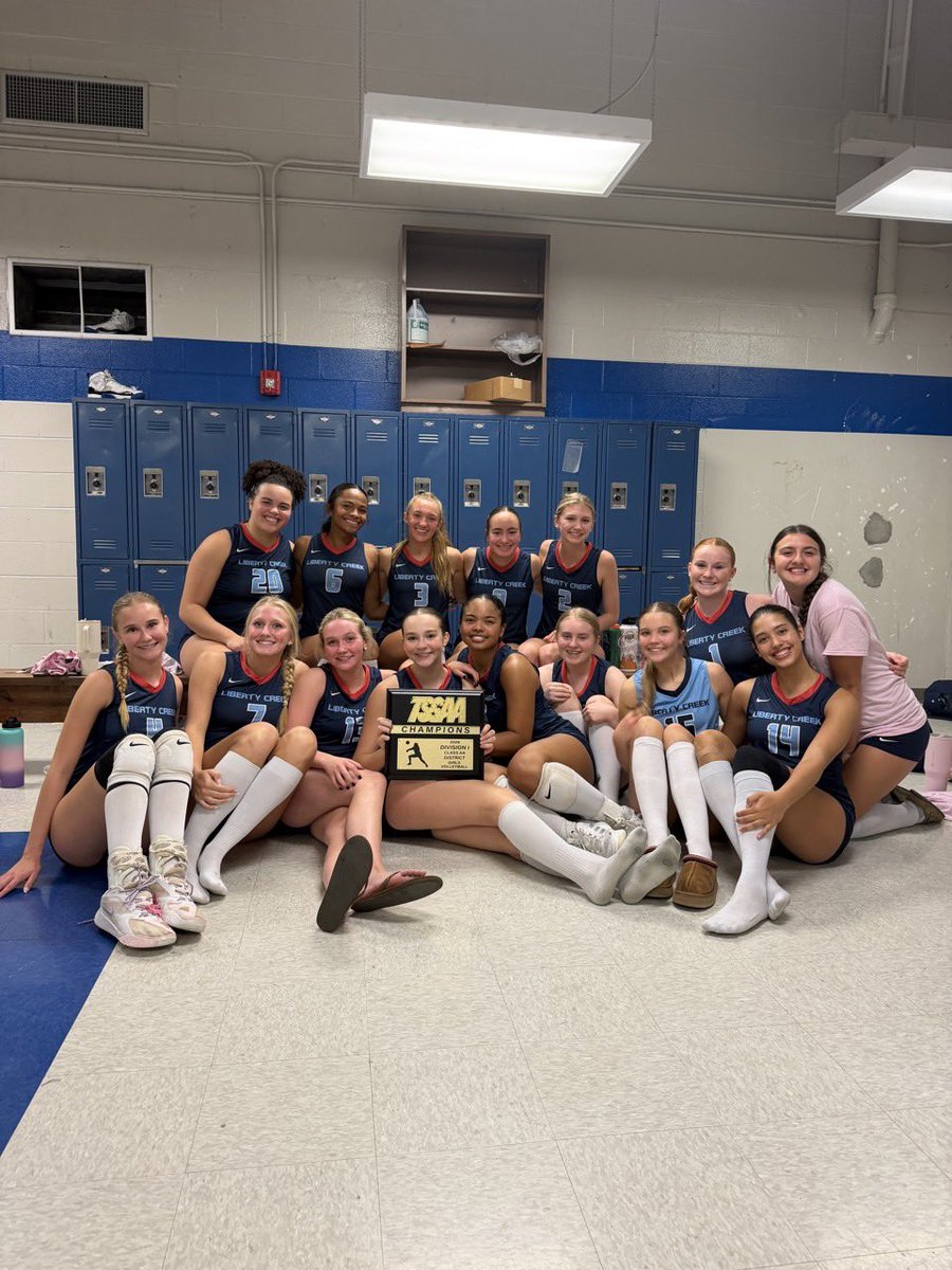 trincampbell_11's tweet photo. District champs!!💙❤️🏆

Come see us play Tuesday in the Regional Semifinal at Hume Fogg! 
@MandiBaldufnsr @LCWolvesSports @LCHSWolves @TNUVolleyball @TSUTigersVB @TNTechVball @MT_Volleyball https://t.co/LlYGGV7ljO