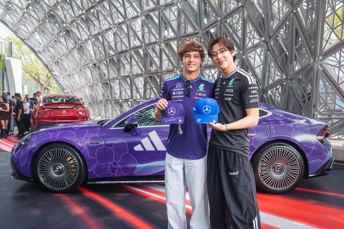 kikotonelli's tweet photo. more pics from yesterday! kimi also met got7’s bambam 🥹 love this crossover https://t.co/fiSNcHduF9