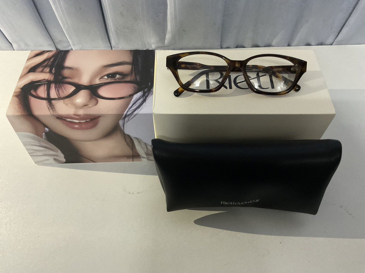 lnFelixLim's tweet photo. -wts-

แว่นตา Rieti
-ไม่มีค่าสายตา
-500บาท (from 1190)

ลดได้นิดหน่อยค่ะ
#แว่นตา #ส่งต่อแว่นตา #แว่นตามือสอง #เสื้อผ้า #เสื้อผ้ามือสอง #ส่งต่อเสื้อผ้ามือสอง https://t.co/pXBDXYhBNI