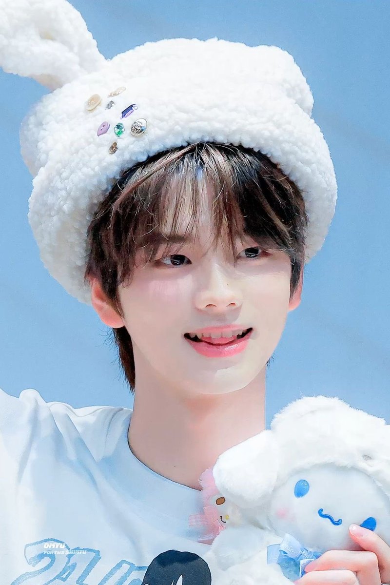 netineti33's tweet photo. 아방수얼굴에 리디광공프레임 뭐 이런애가다있지 https://t.co/iRRADlTuc0