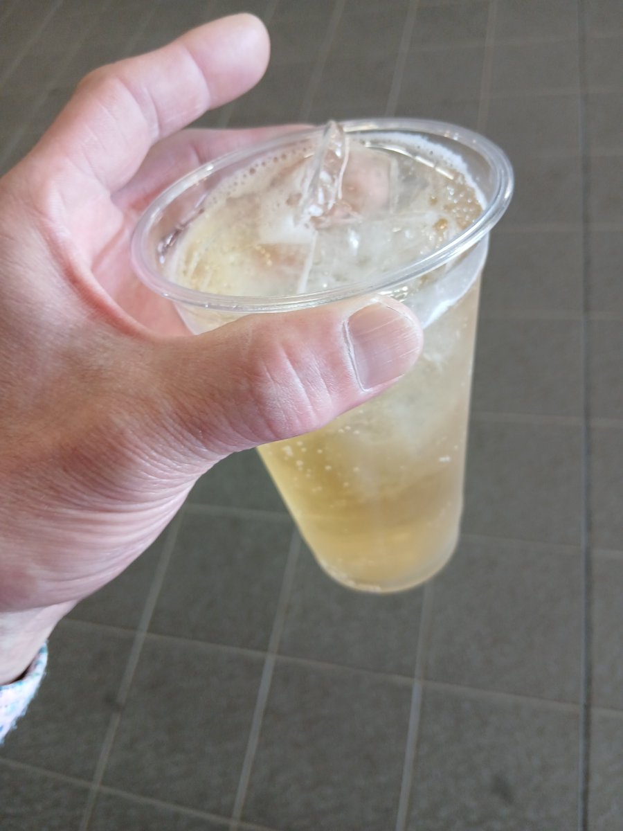 tonoeri's tweet photo. 今日は東京競馬場へ。
コンスタントに当ててますが、5Rは地味に勝負ですね。
いちいち呑みますよ（笑） https://t.co/bO8JNkAKeS