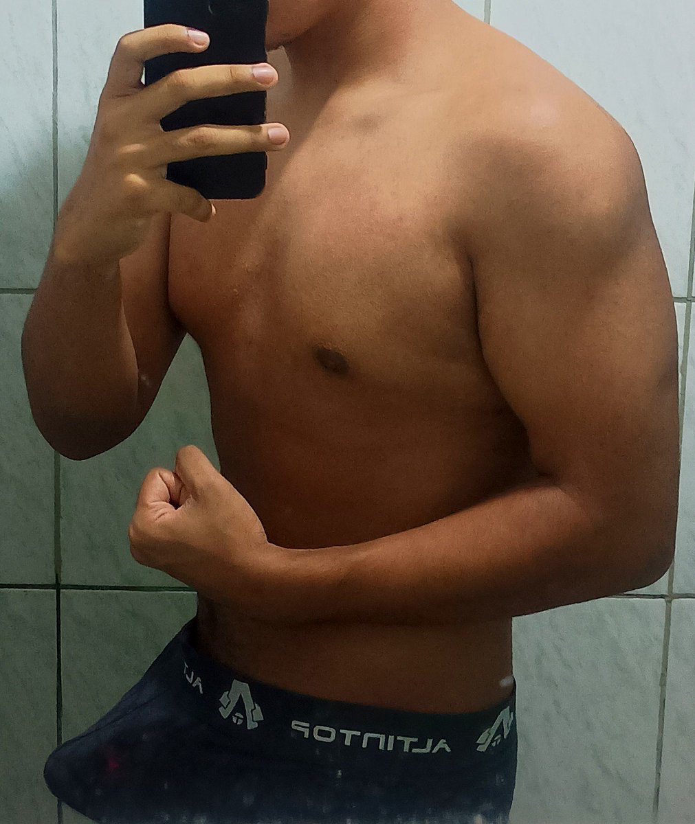 nosexd0732's tweet photo. Lo dura que la tengo no es normal, alguna que la quiera ver ahora mismo? dm 🫣 #chathot #horny #sexting #nsfwtwt https://t.co/KZ3qn7UizJ
