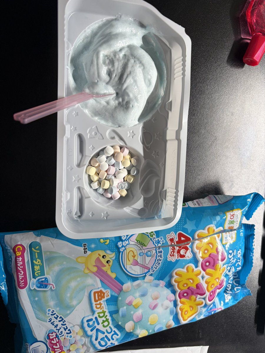 inakasonen's tweet photo. 昨日はクリスピー４本
体重は65.9→61.7
朝はねるねる

(ごめん体重計の下に髪の毛落ちてたからあげ直し)

#いきなり減量生活 https://t.co/rp371zeAAE