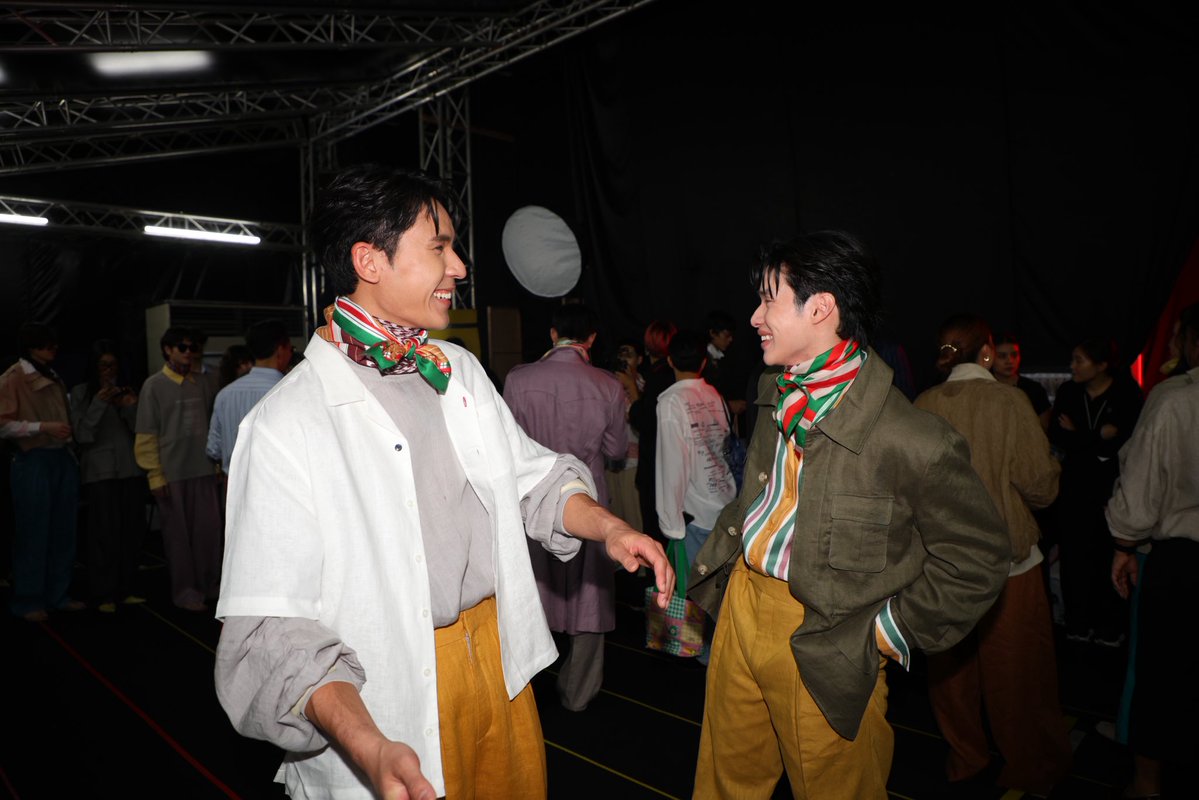 FlowerBoyTH's tweet photo. ออกงานคู่ก็จะแฮปปี้หน่อย 🙂

PEARLPEAK BIFW26 SIAM PARAGON

#SiamParagonBIFW2026xPearlPeak
#PearlPeak 
#37DegreesCelsius https://t.co/W3dXLaHDdA