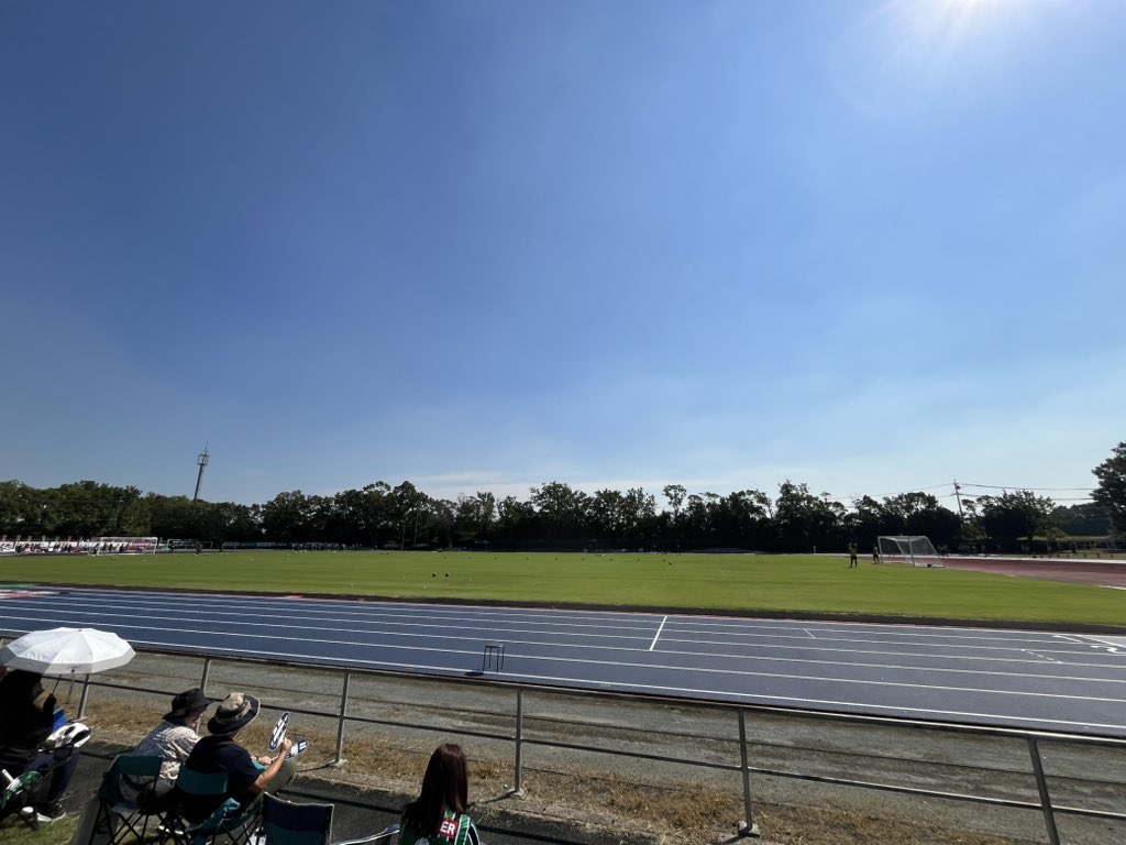Yuuna049's tweet photo. 今日はここから
訳あって今日はアトレチコ鈴鹿を応援します💪
#阿久比町陸上競技場
#atleticosuzuka https://t.co/BpN19j5aMq