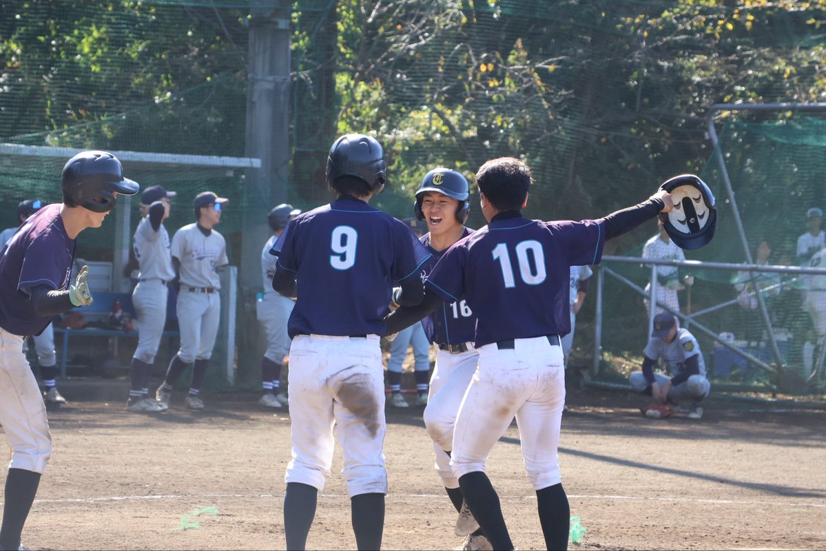titech_baseball's tweet photo. 10/11(日)秋季リーグ戦2-2 vs一橋大学

一橋大 016 112 011 | 13
科学大 000 000 4 11 X | 15

[投-捕]：介中(5)辻(1) 田﨑(2)槙野(1)-井石
[本塁打]：槙野
[二塁打]：佐々木 田村 

一時は大きく点差を広げられながらも、最後まで諦めず、着実に得点を重ね、感動的な1勝で勝ち点を獲得しました✨️‼️ https://t.co/rwiSroBqVK