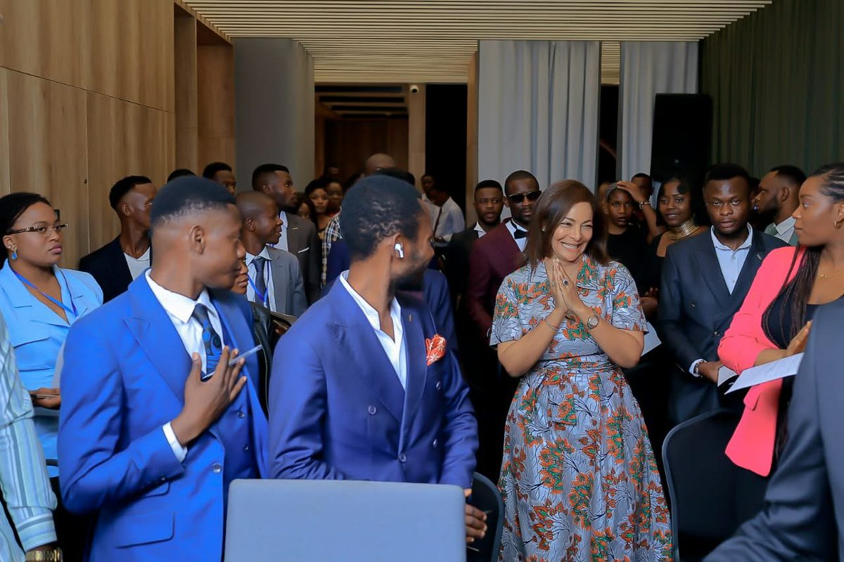 TriniteBanza23's tweet photo. Hier , l’hon @benatarchilufya , élue de #Lubumbashi , a participé à une conférence sur l’entrepreneuriat. Partageant son expérience, elle a appelé les jeunes à la ténacité, au dépassement de soi et à une révolution de la jeunesse, où chacun met sa valeur au service de la nation. https://t.co/CuX1v2S0zV