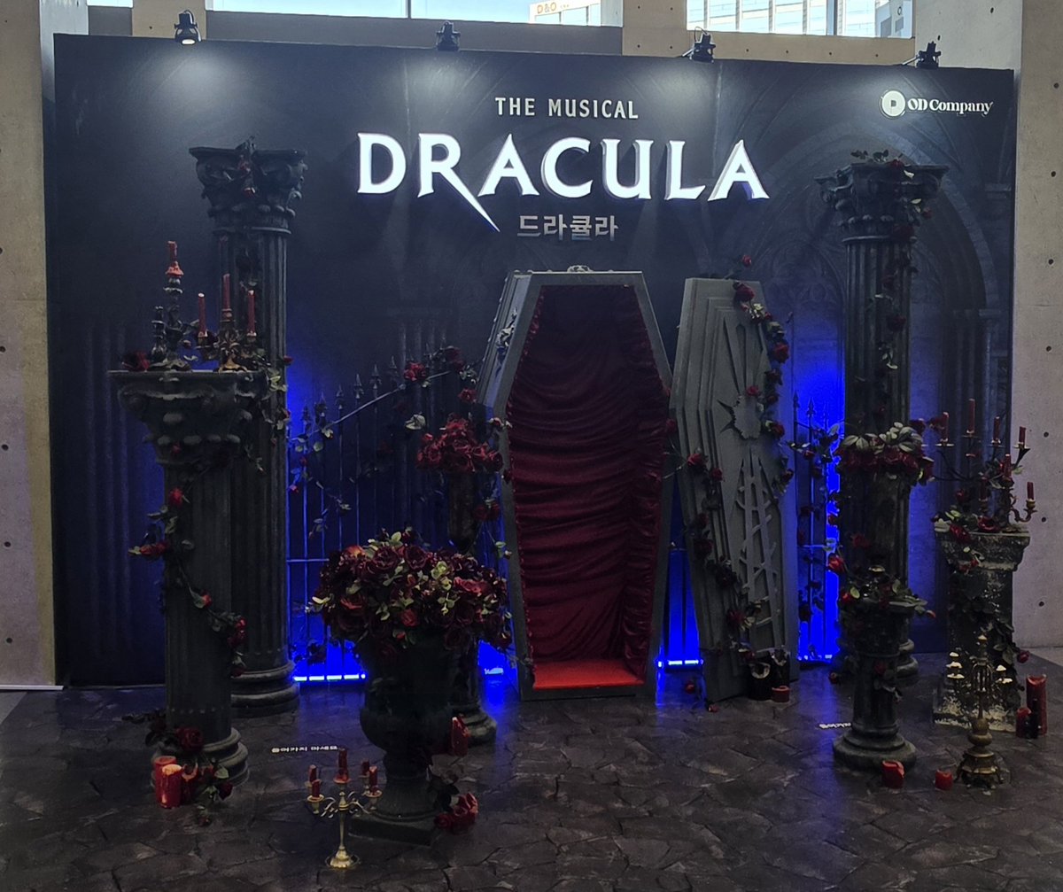 iyeongh56799533's tweet photo. 20261011 드라큘라 🧛‍♂️  낮공
신성록, 김환희 외 
첨 보는 극이라 엄청 설렘😍 https://t.co/KM6Bbsu5TY