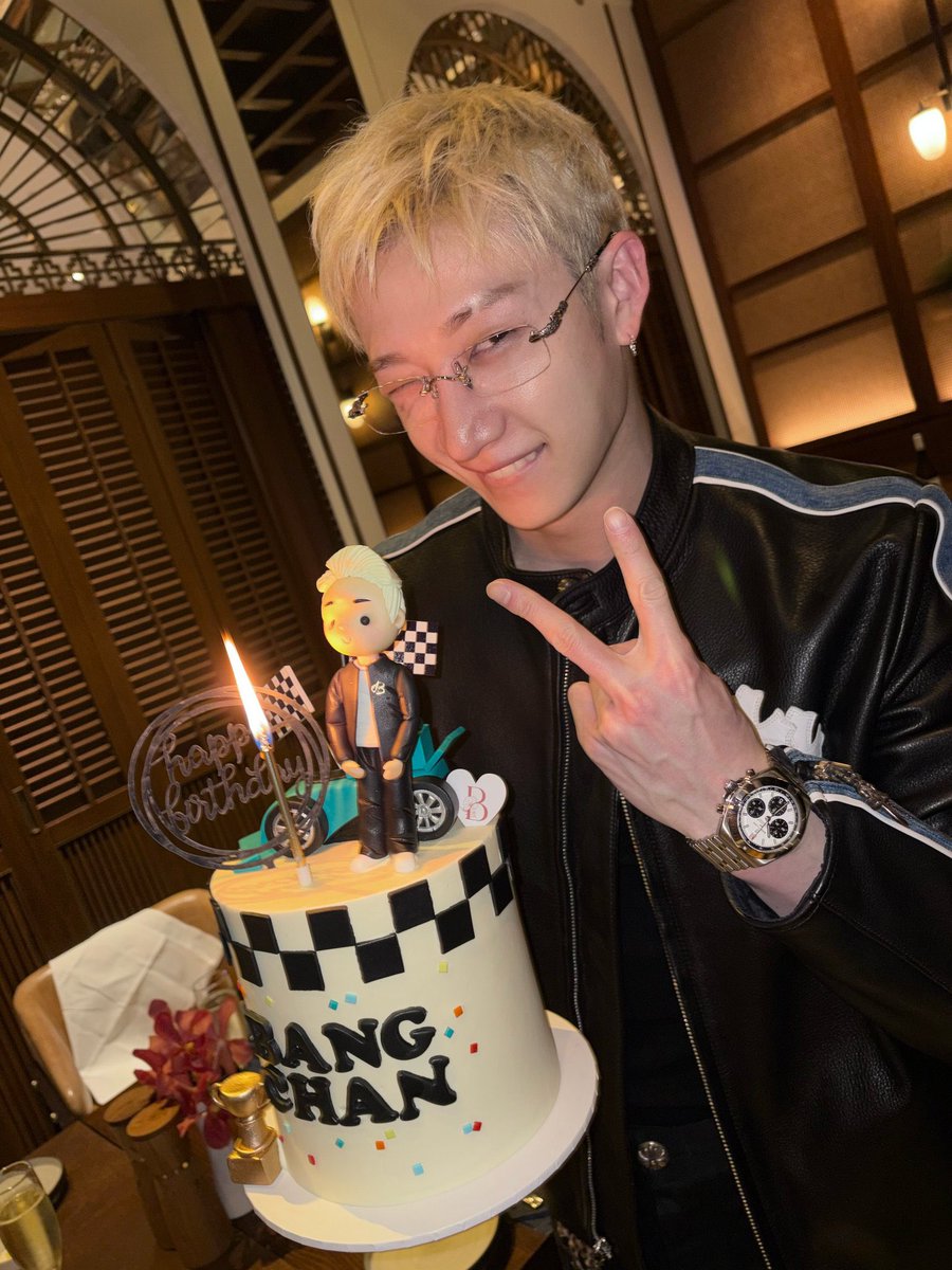 spearhyunnie2's tweet photo. chan instagram update: "thank you breitling for the amazing experience! i will not forget it!!! and thank you singapore!!! BE BACK SOON!!!!!" 

#BangChanxBreitling
#BangChanxAstonMartinF1 https://t.co/vppeinCwXd