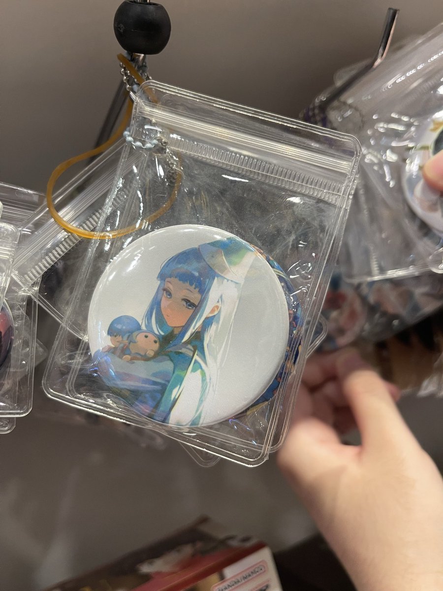 keimirochan's tweet photo. @tenriblu_ i saw your art being sold as a pin at the coolect zone in sm mall. Did you give consent to them to sell your art? 

Your artist handle isnt on the product https://t.co/6f7mGaNKNw