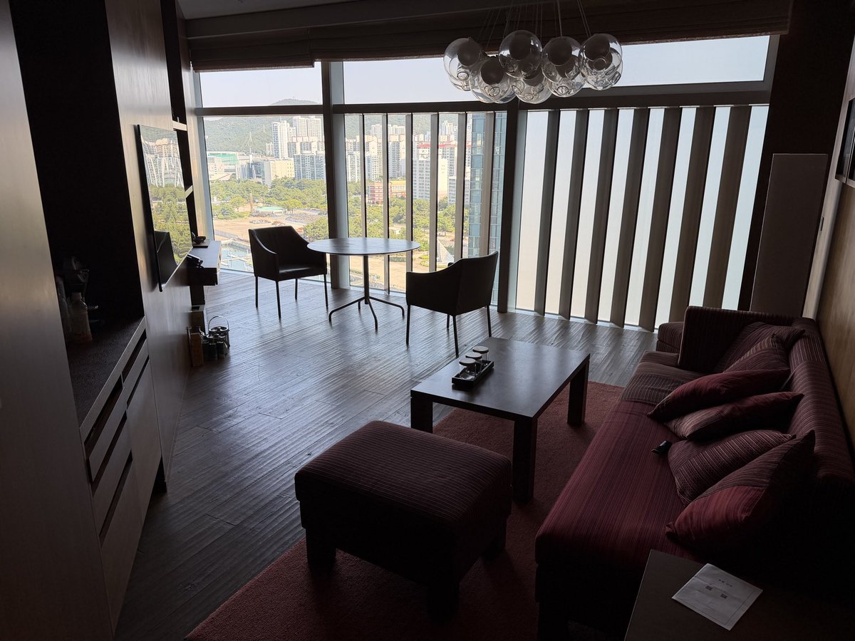 Philip___10's tweet photo. 부산 너무 멀어서 힘들었는데 놀러오니까 너무 좋네용

#고등학생 #게이아니야 #남자에요오 #친해져용 https://t.co/A4SMJCfAKa
